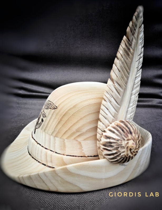 cappello alpino in legno